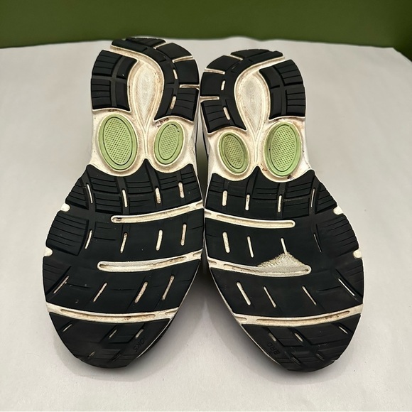 Brooks Dyad 11 Road Running Shoes Women's 7.5 in Black and Green - Picture 6 of 6